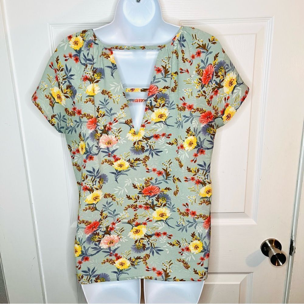 Fun2Fun Floral Flutter Sleeve Cutout Back Blouse Muted Green Multicolor M - Picture 8 of 12